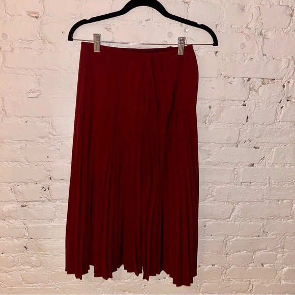 Uniqlo Dresses & Skirts - Uniqlo Purple Pleated Skirt